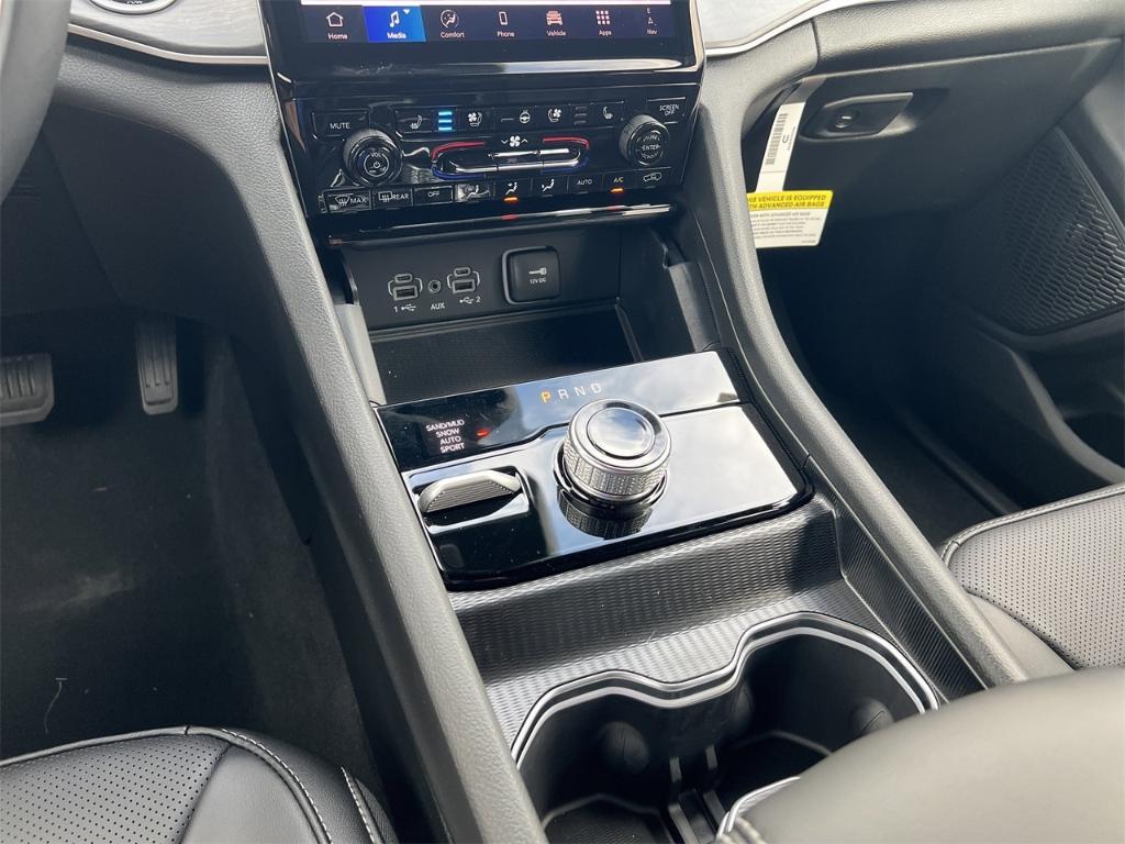 new 2025 Jeep Grand Cherokee car, priced at $55,660