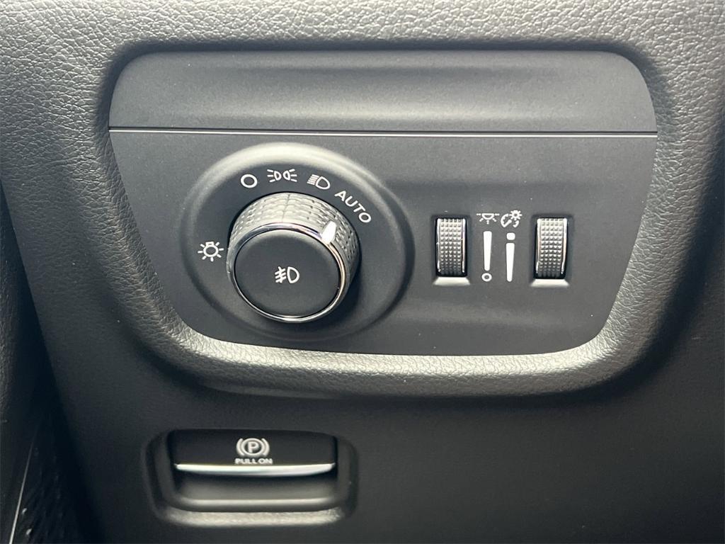 new 2025 Jeep Grand Cherokee car, priced at $55,660