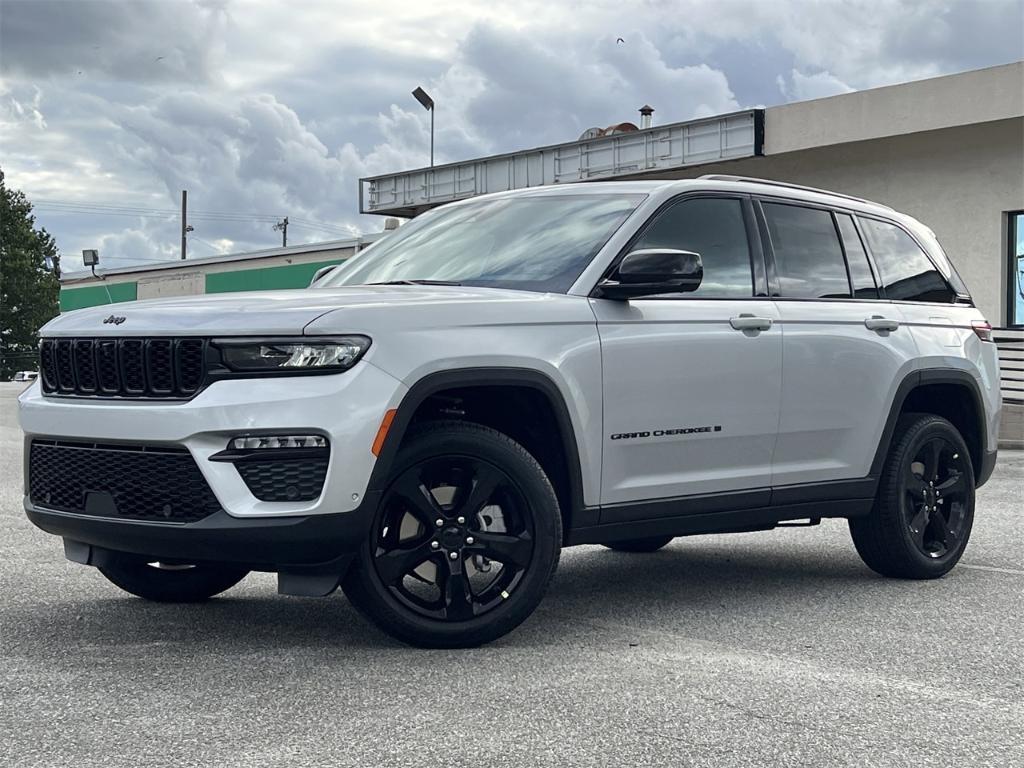 new 2025 Jeep Grand Cherokee car, priced at $55,660