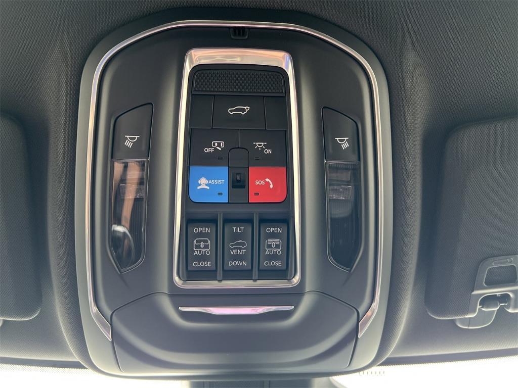 new 2025 Jeep Grand Cherokee car, priced at $55,660