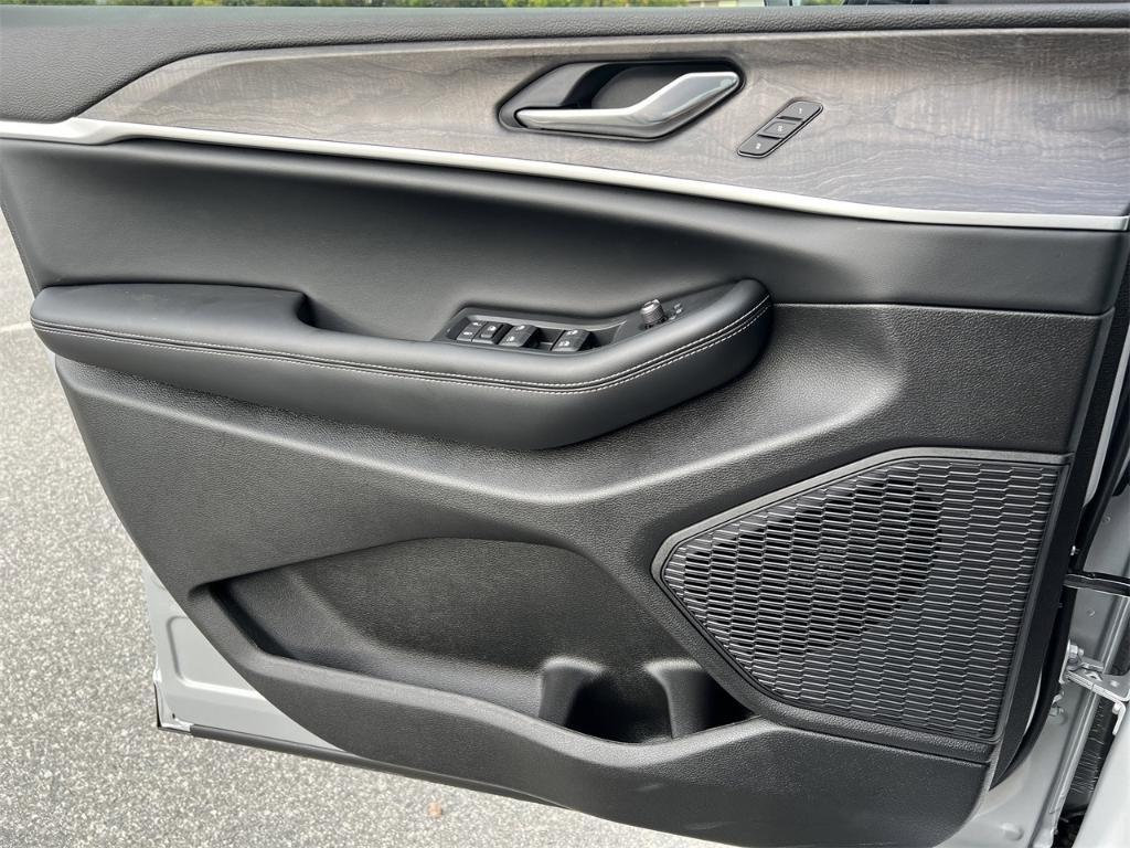 new 2025 Jeep Grand Cherokee car, priced at $55,660