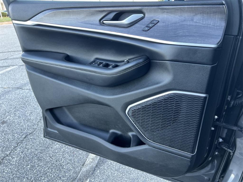 used 2022 Jeep Grand Cherokee L car, priced at $28,000