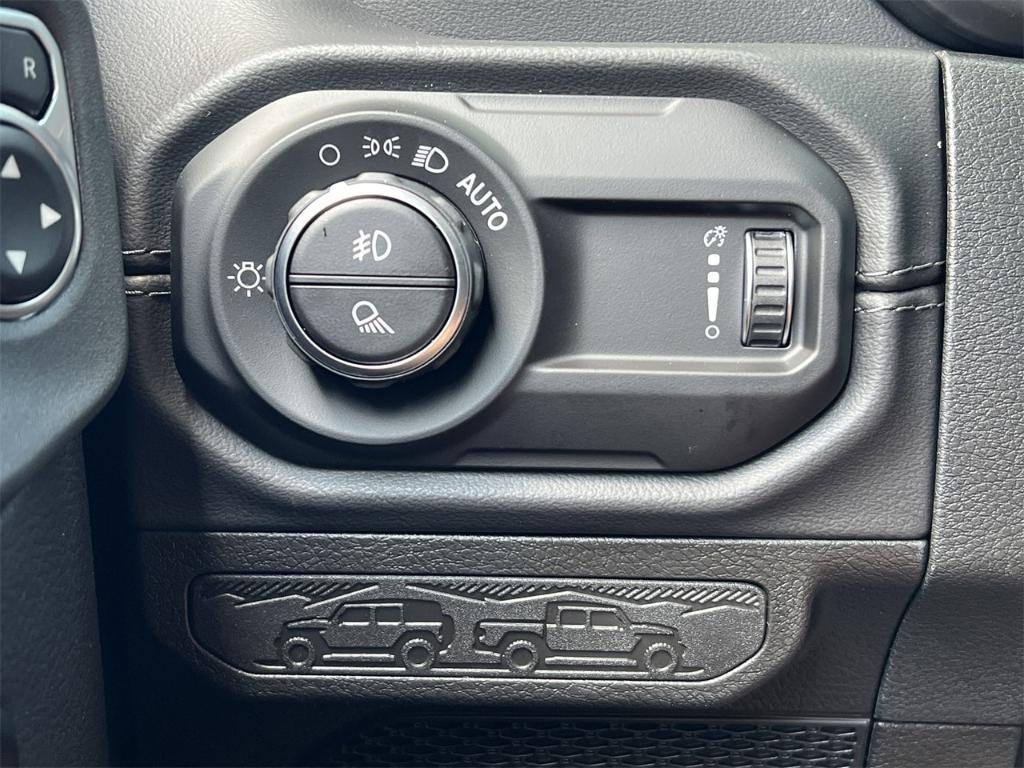 new 2025 Jeep Gladiator car, priced at $48,685