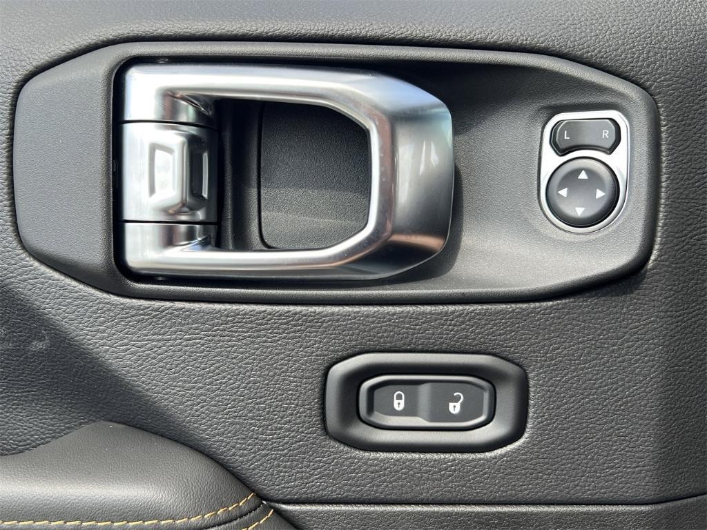 new 2025 Jeep Gladiator car, priced at $48,685