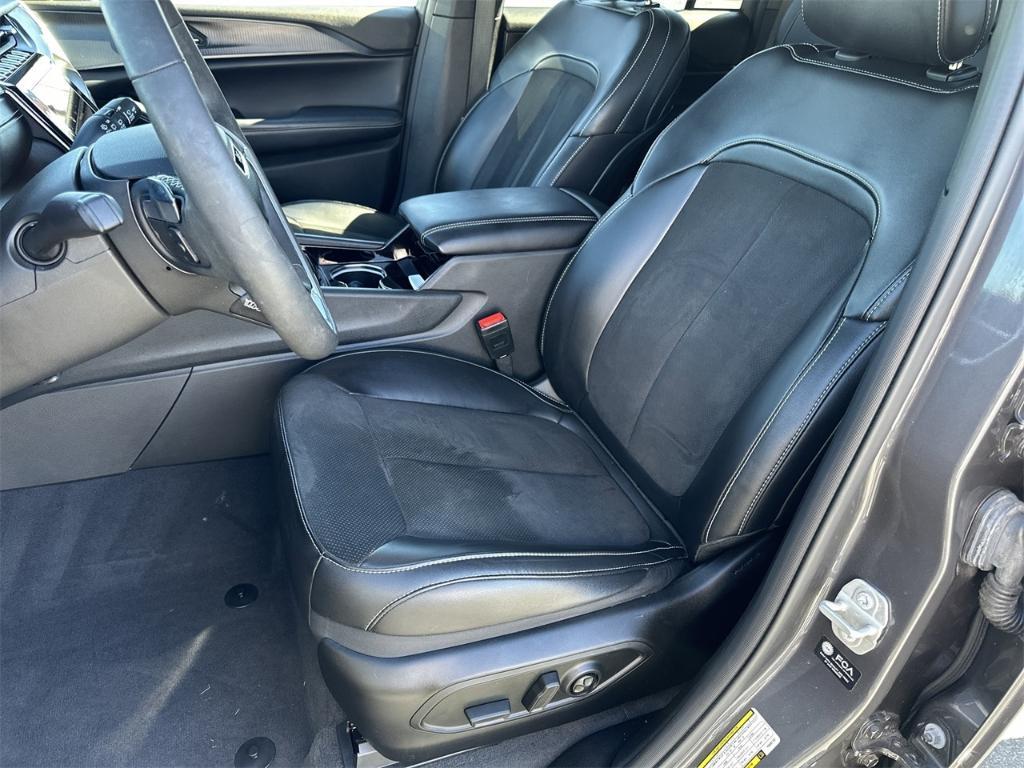 used 2023 Jeep Grand Cherokee car, priced at $31,500