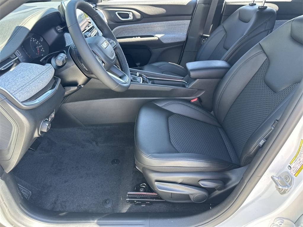 new 2025 Jeep Compass car, priced at $30,165