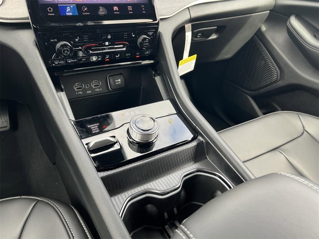 new 2025 Jeep Grand Cherokee car