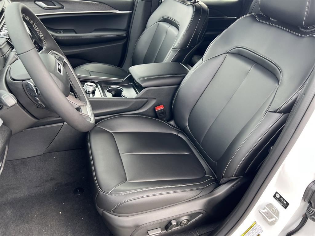 new 2025 Jeep Grand Cherokee car