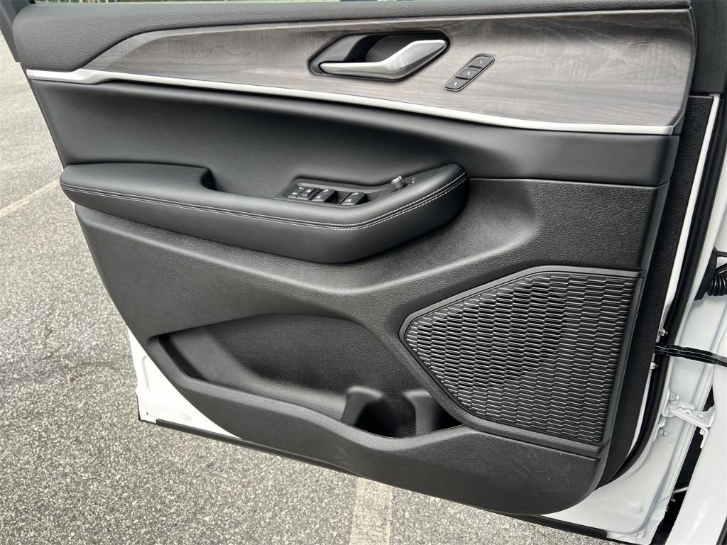 new 2025 Jeep Grand Cherokee car