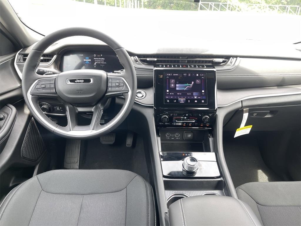 new 2025 Jeep Grand Cherokee car, priced at $41,575