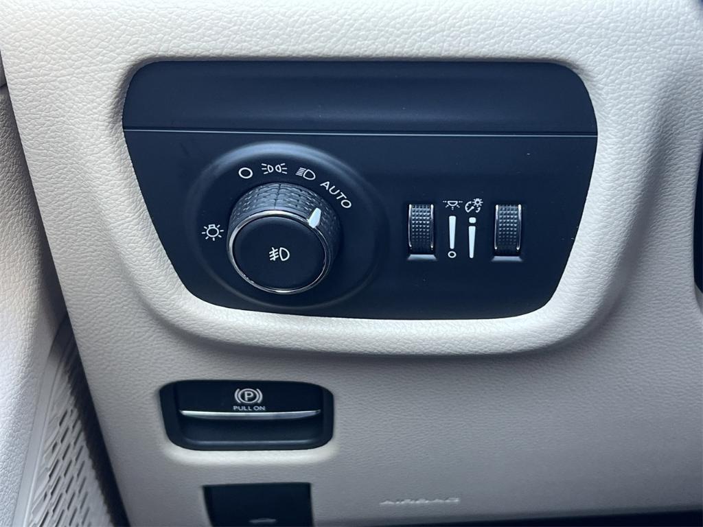 new 2025 Jeep Grand Cherokee car, priced at $49,625