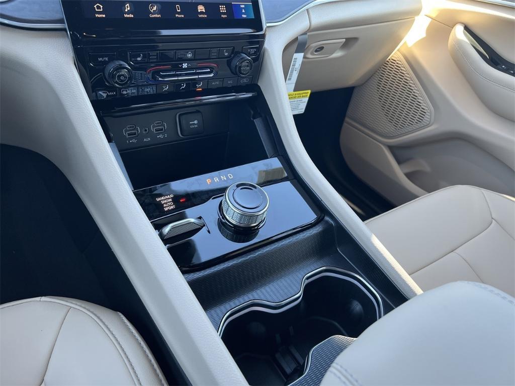 new 2025 Jeep Grand Cherokee car, priced at $49,625