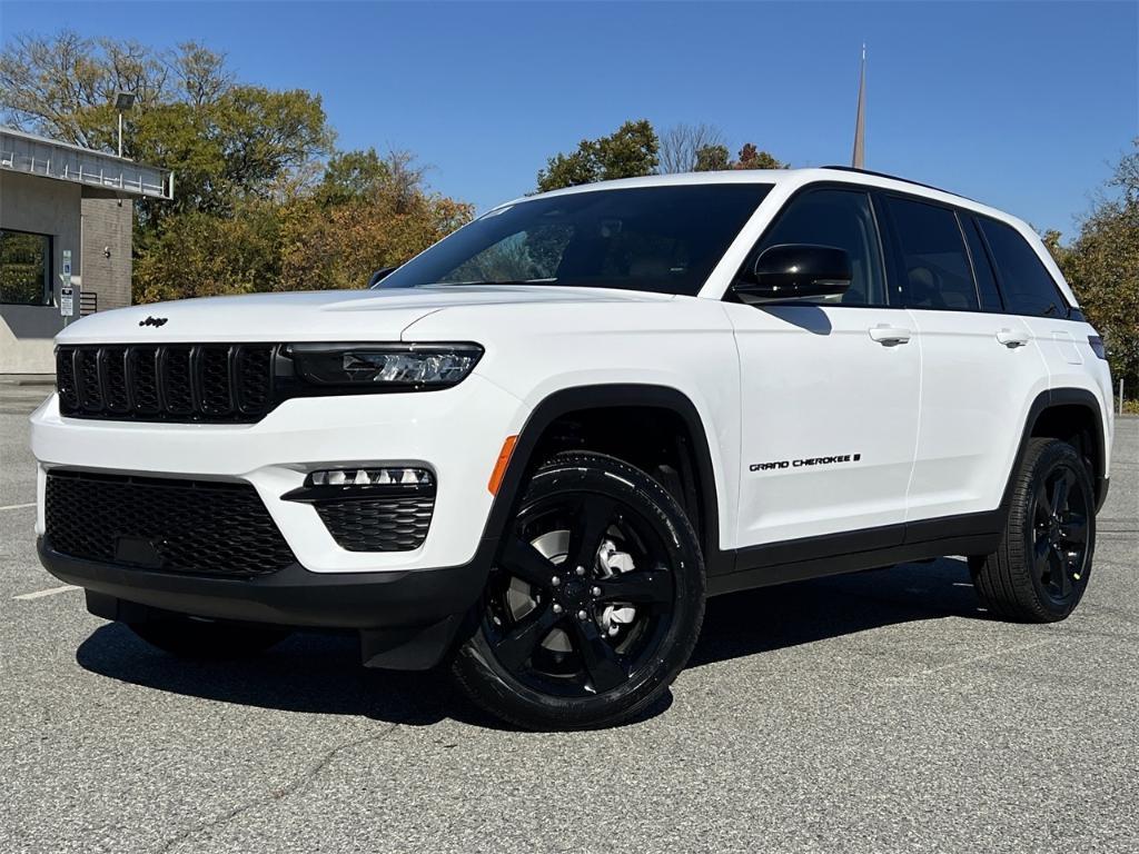 new 2025 Jeep Grand Cherokee car, priced at $49,625