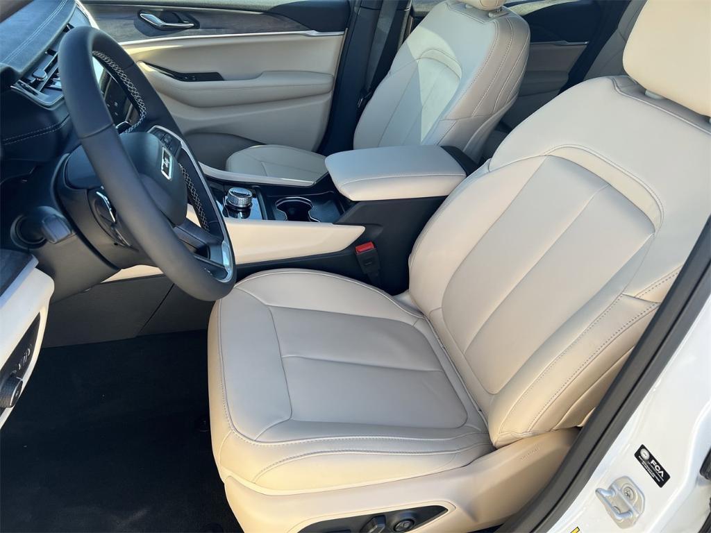 new 2025 Jeep Grand Cherokee car, priced at $49,625