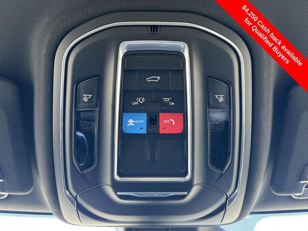 new 2025 Jeep Grand Cherokee car, priced at $44,043