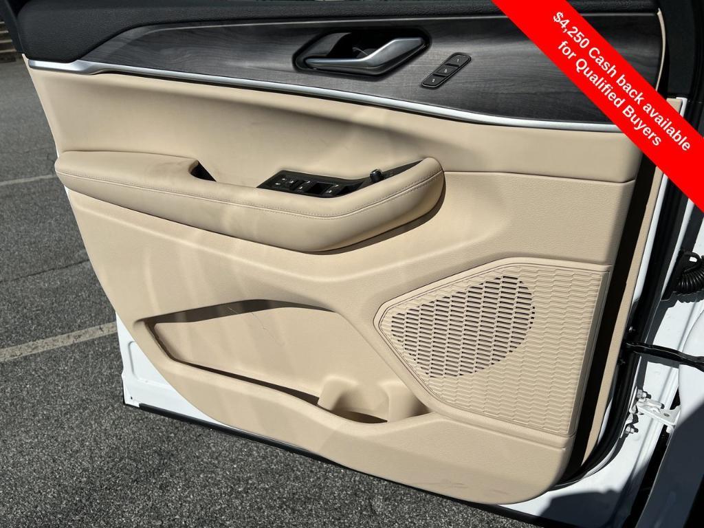 new 2025 Jeep Grand Cherokee car, priced at $44,043