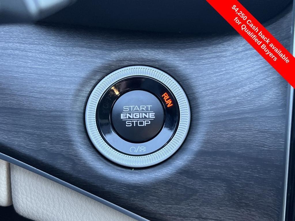 new 2025 Jeep Grand Cherokee car, priced at $44,043