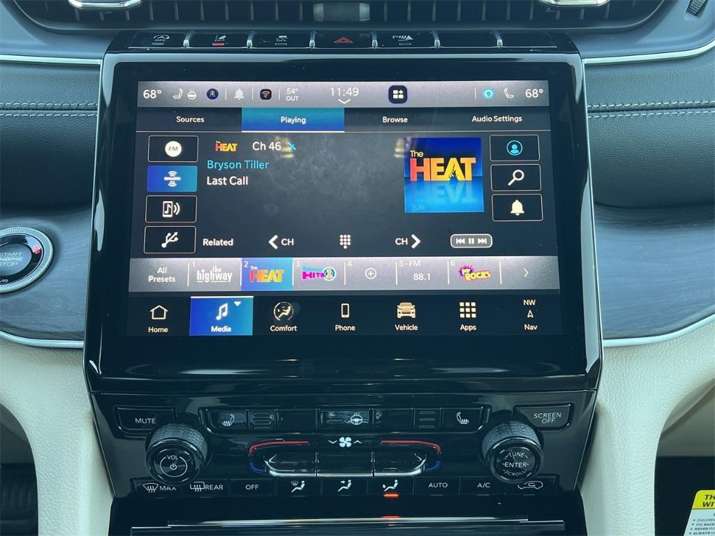 new 2025 Jeep Grand Cherokee car, priced at $49,625