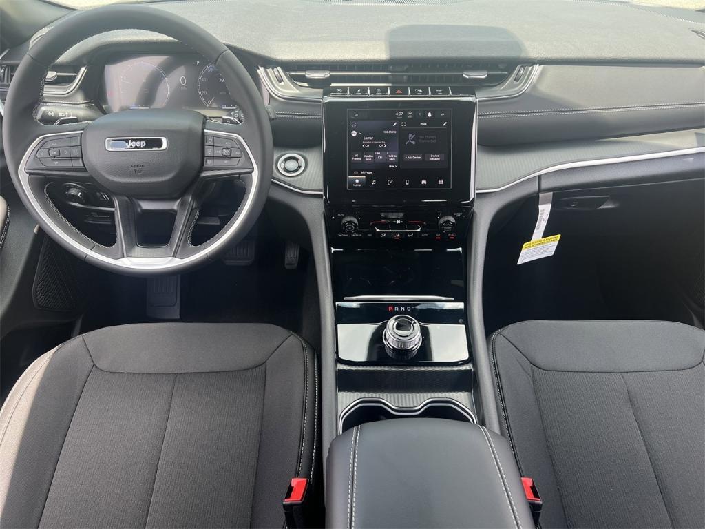 new 2025 Jeep Grand Cherokee car, priced at $40,375