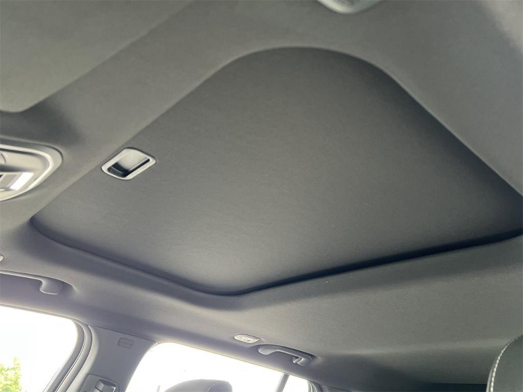 new 2025 Jeep Grand Cherokee car, priced at $40,375