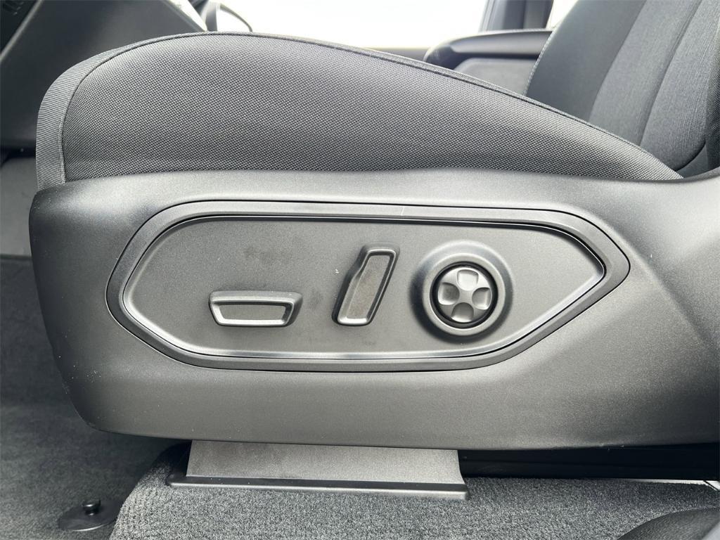 new 2025 Jeep Grand Cherokee car, priced at $40,375