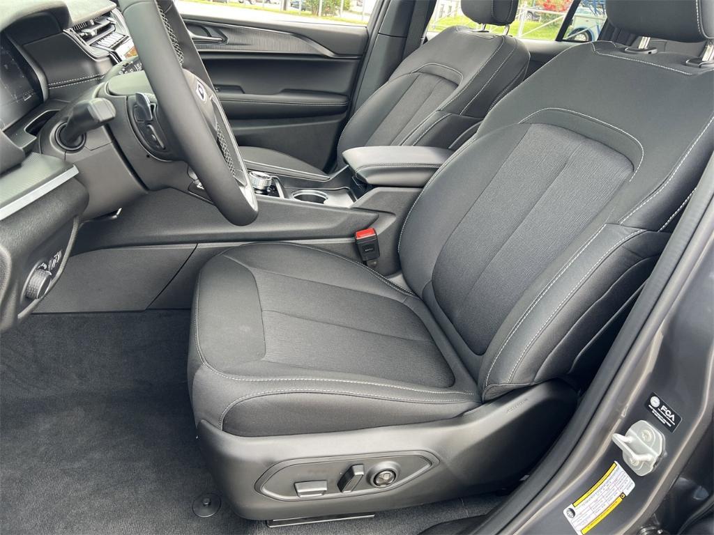 new 2025 Jeep Grand Cherokee car, priced at $40,375