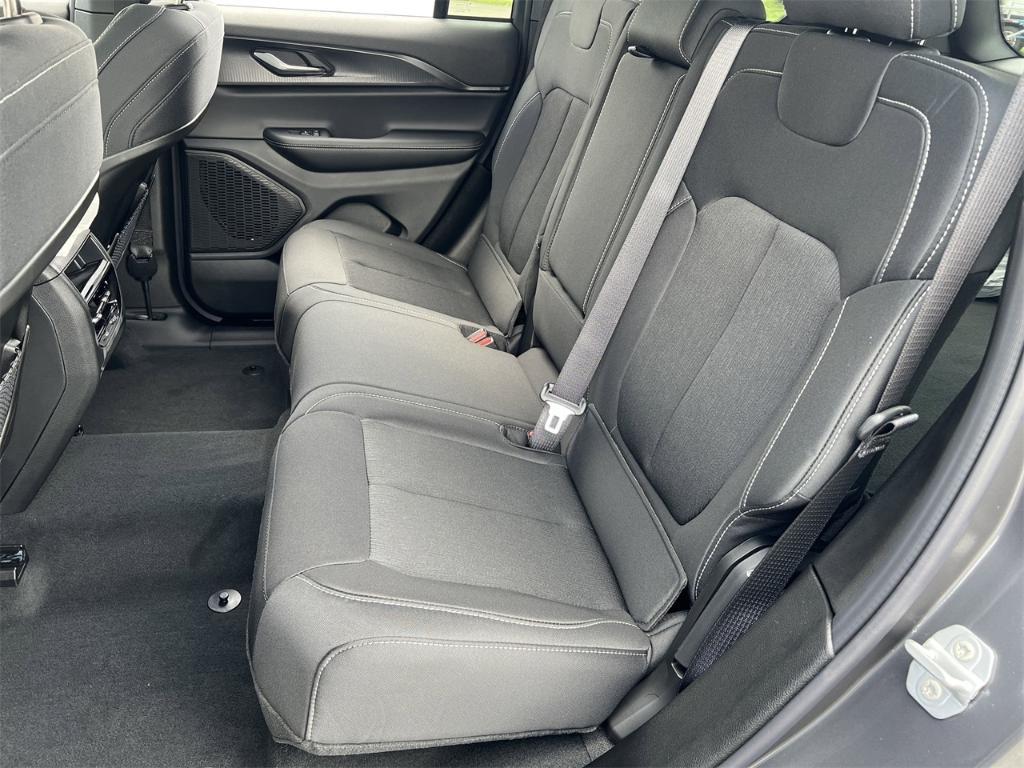 new 2025 Jeep Grand Cherokee car, priced at $40,375