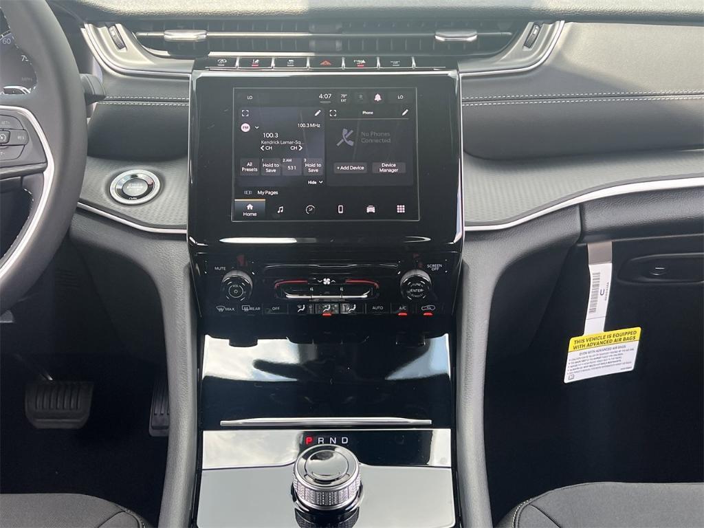 new 2025 Jeep Grand Cherokee car, priced at $40,375