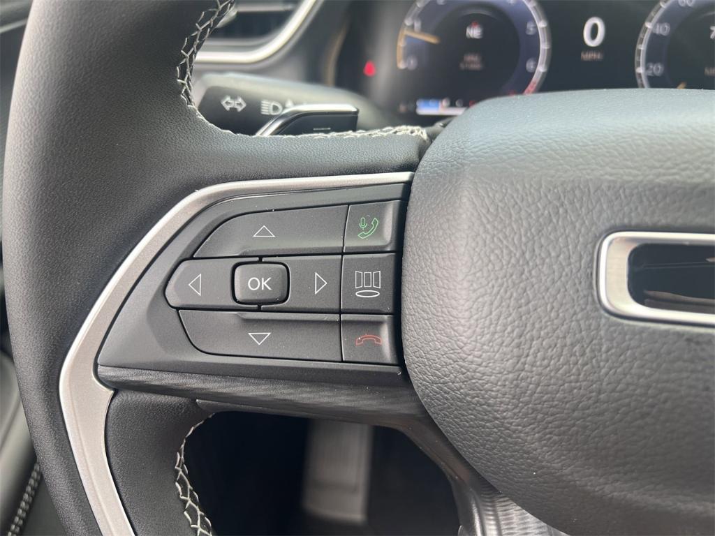 new 2025 Jeep Grand Cherokee car, priced at $40,375