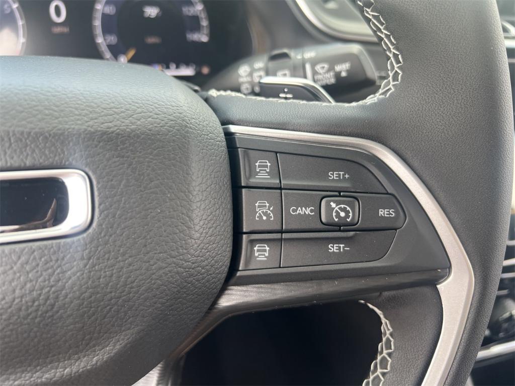 new 2025 Jeep Grand Cherokee car, priced at $40,375