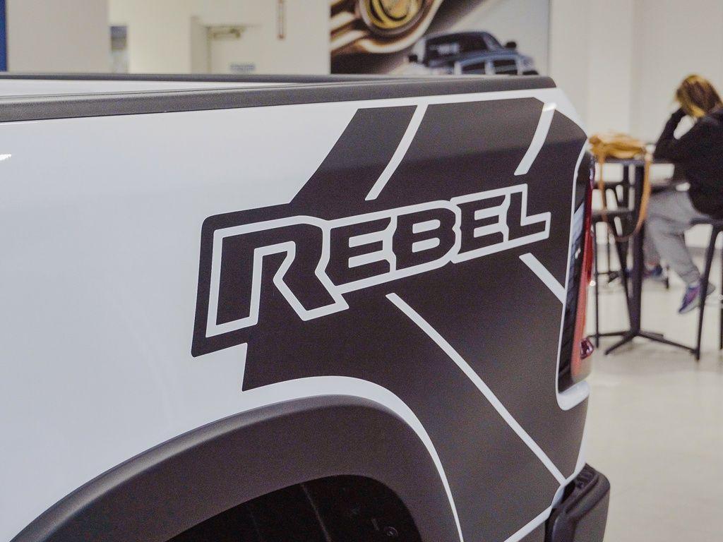 used 2017 Jeep Grand Cherokee car, priced at $14,676