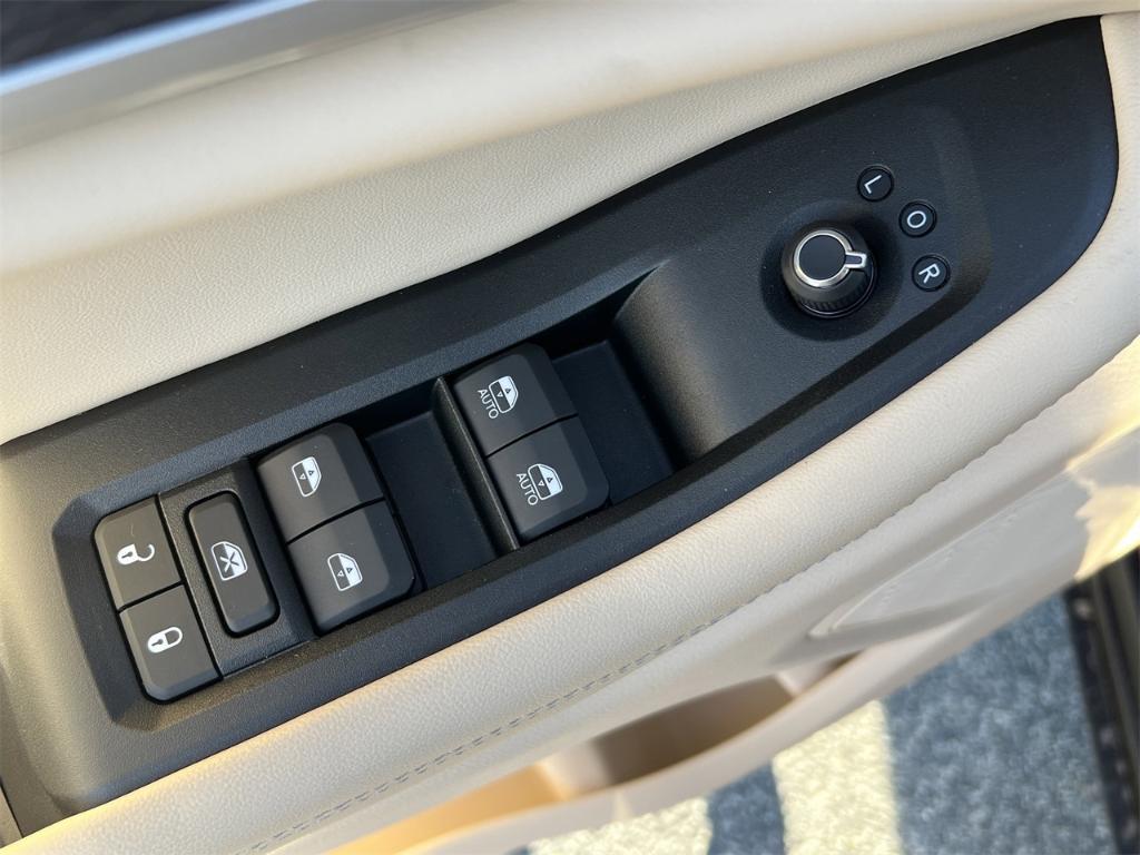 new 2025 Jeep Grand Cherokee car, priced at $55,660