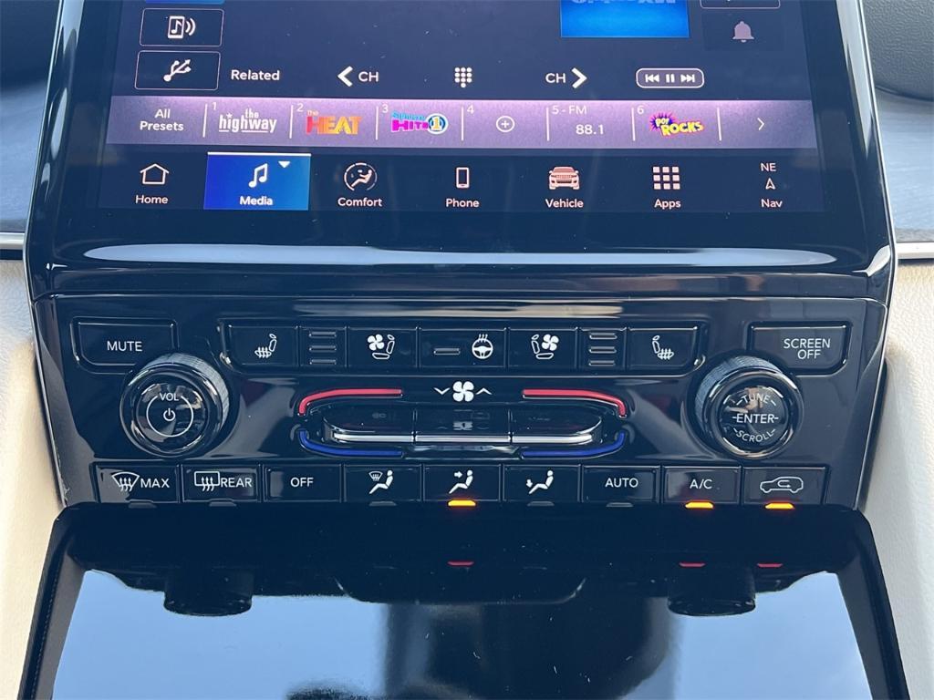 new 2025 Jeep Grand Cherokee car, priced at $55,660