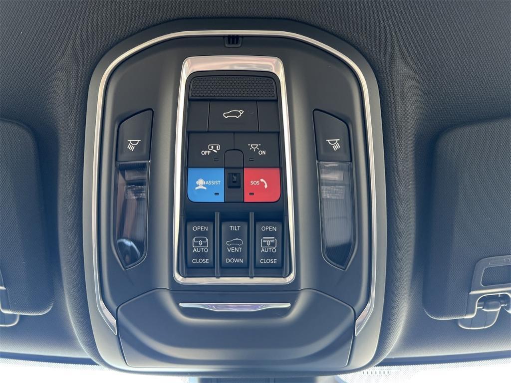 new 2025 Jeep Grand Cherokee car, priced at $55,660