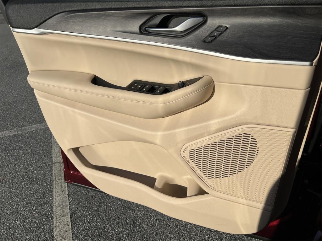 new 2025 Jeep Grand Cherokee car, priced at $55,660