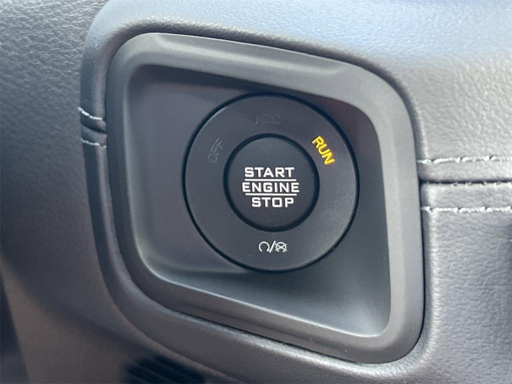 new 2025 Jeep Gladiator car, priced at $57,975