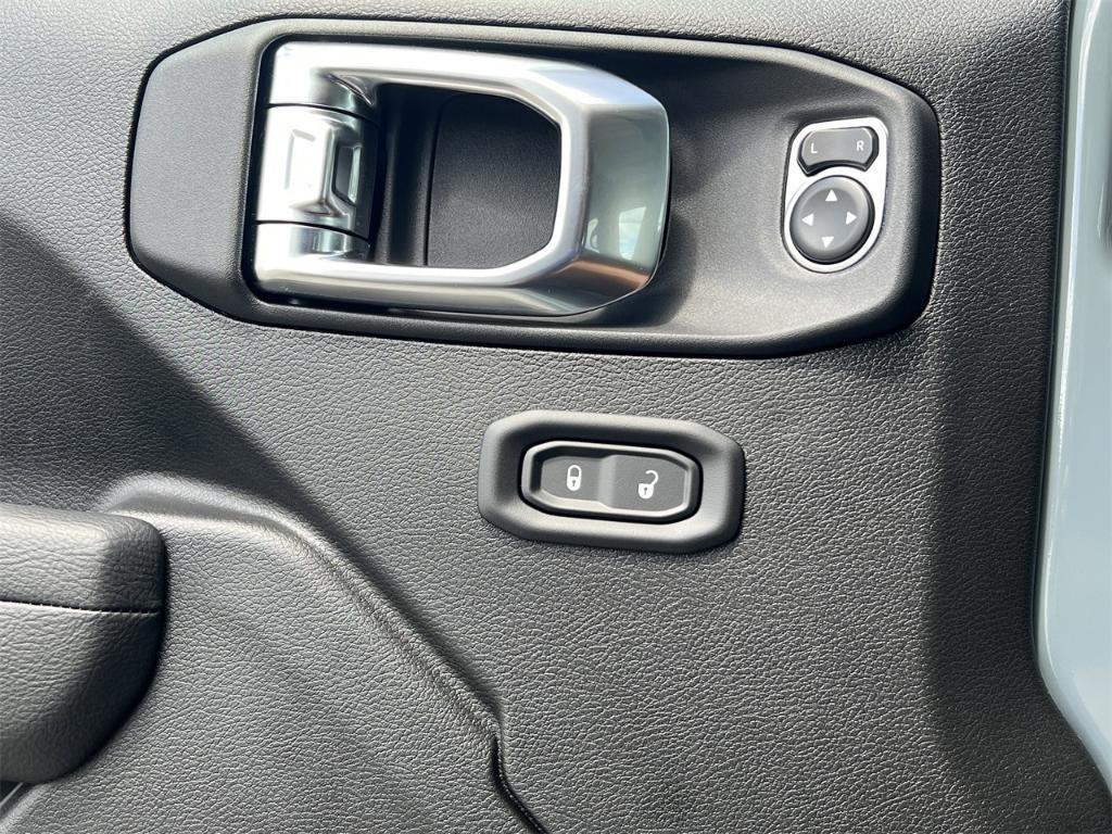 new 2025 Jeep Gladiator car, priced at $57,975