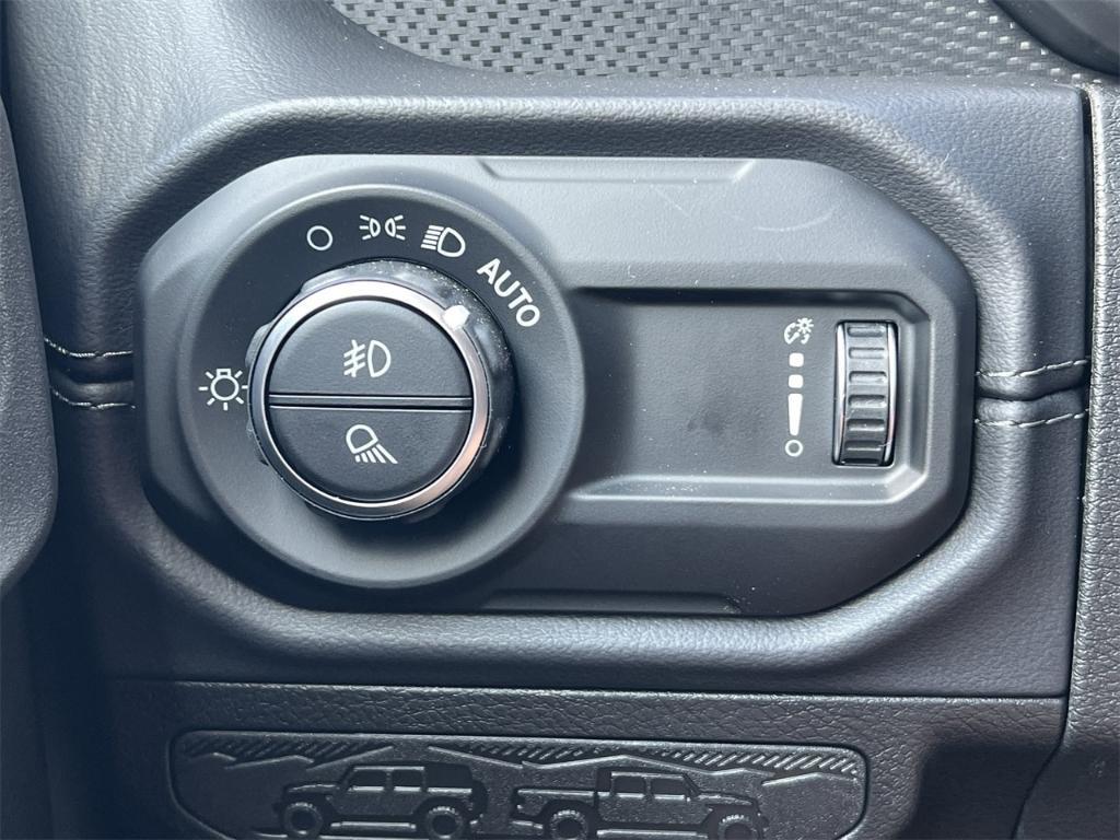 new 2025 Jeep Gladiator car, priced at $57,975