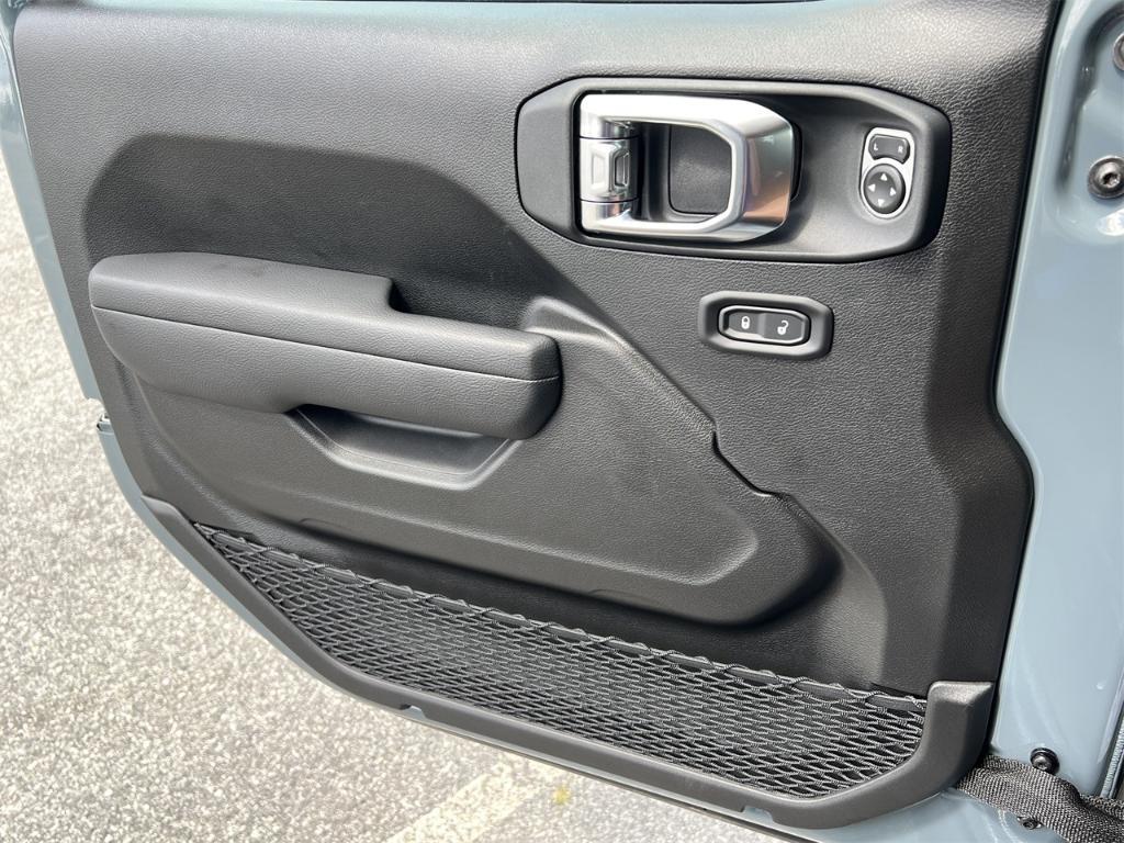 new 2025 Jeep Gladiator car, priced at $57,975