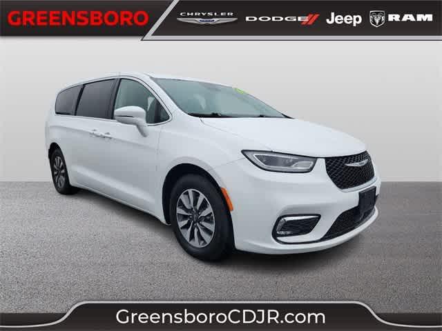 used 2022 Chrysler Pacifica Hybrid car, priced at $25,979