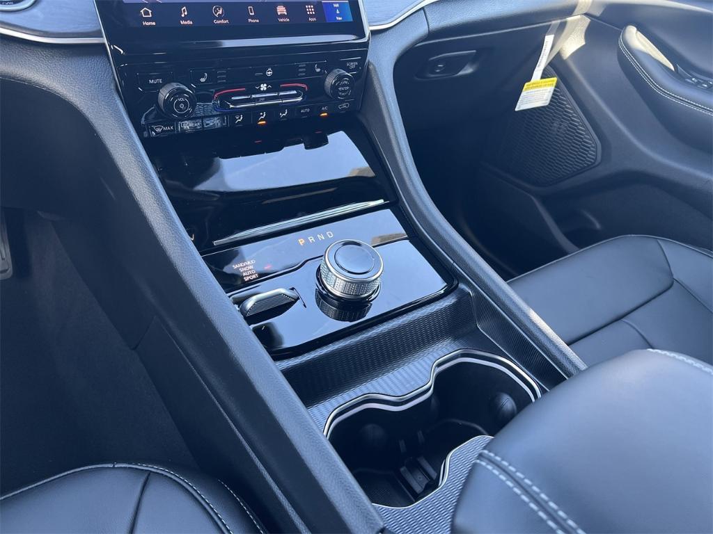 new 2025 Jeep Grand Cherokee L car