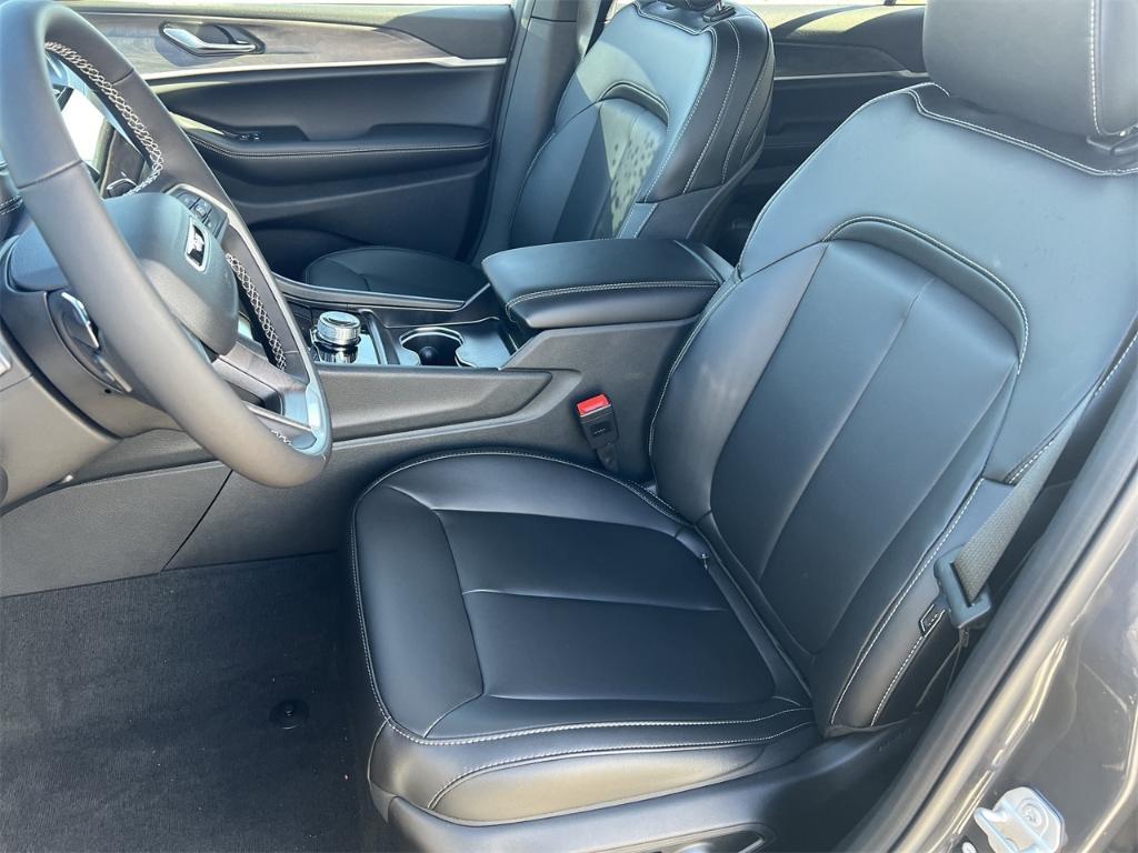 new 2025 Jeep Grand Cherokee L car