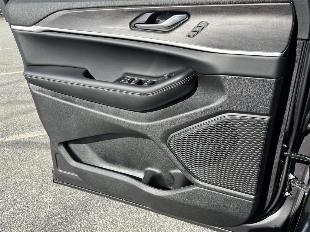 new 2025 Jeep Grand Cherokee L car