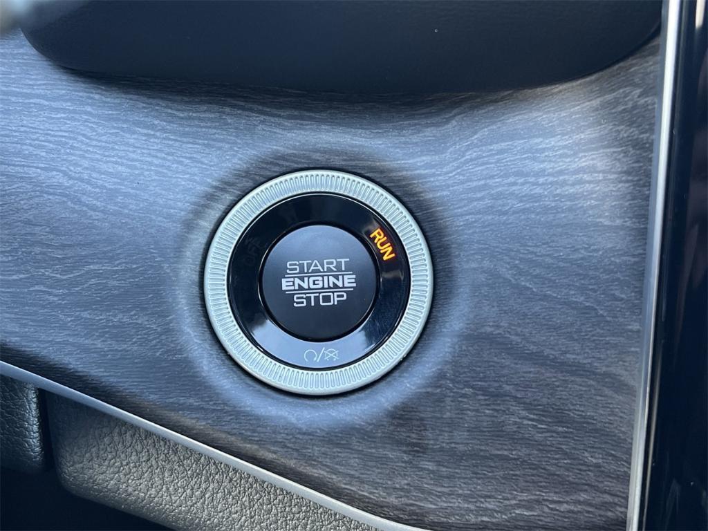 new 2025 Jeep Grand Cherokee L car