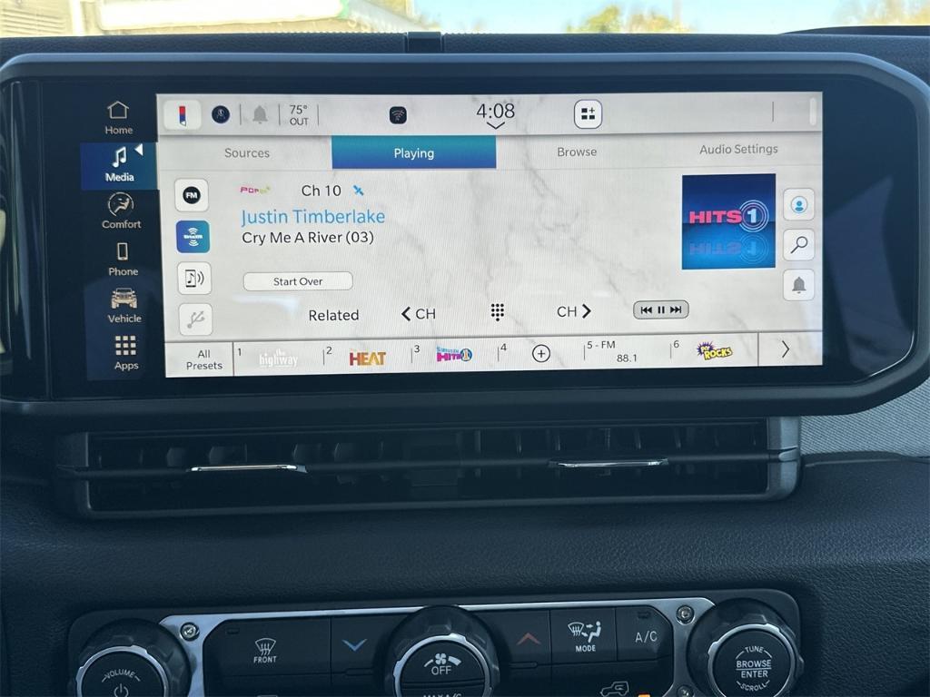 new 2025 Jeep Gladiator car