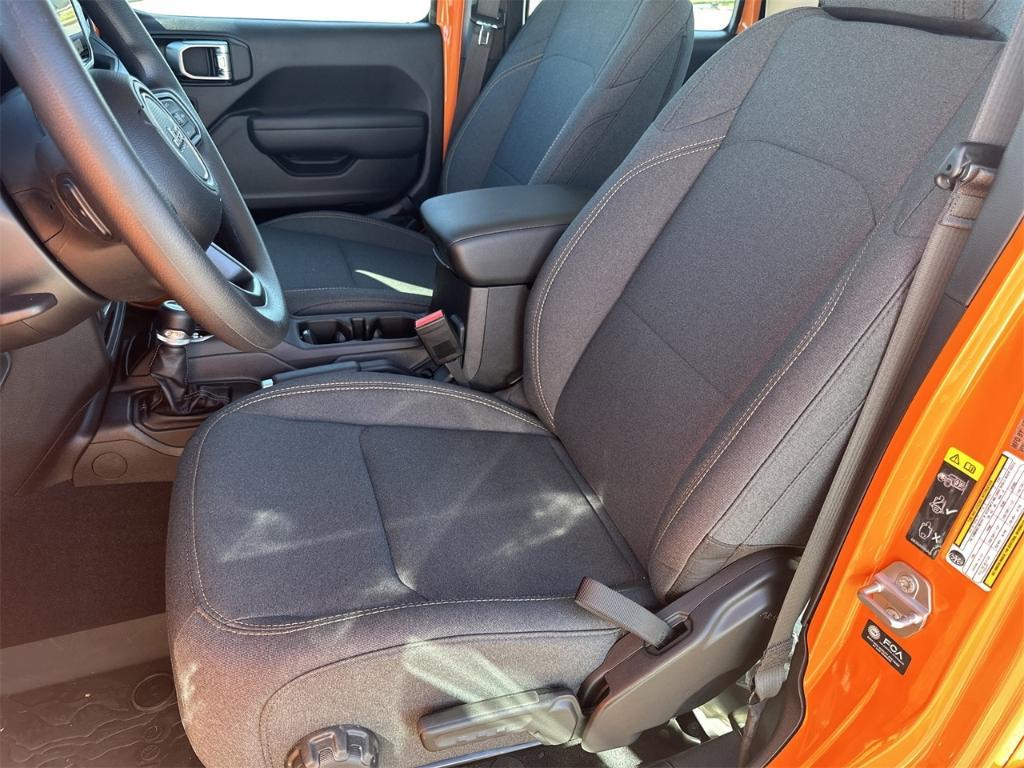 new 2025 Jeep Gladiator car