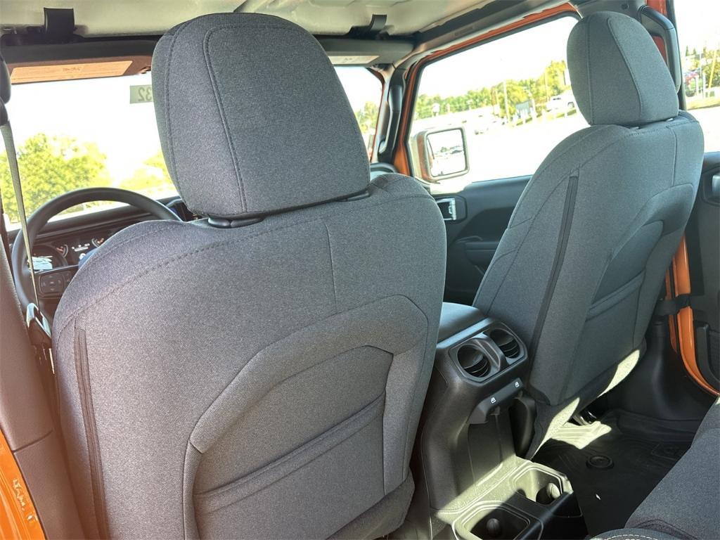 new 2025 Jeep Gladiator car