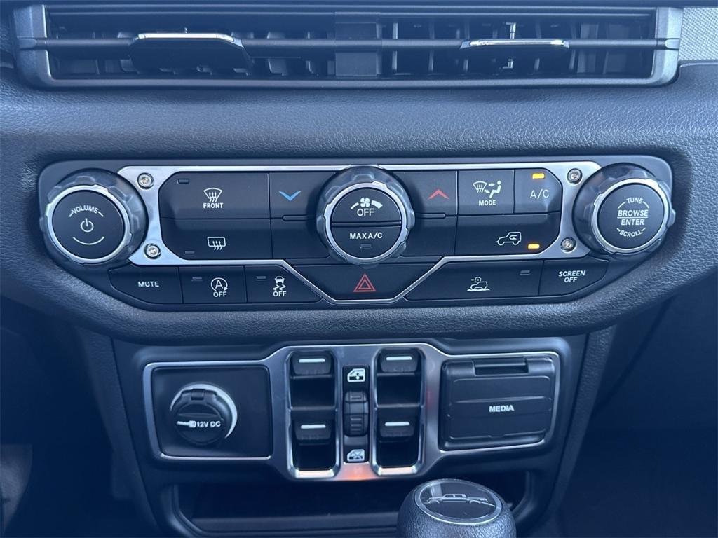 new 2025 Jeep Gladiator car