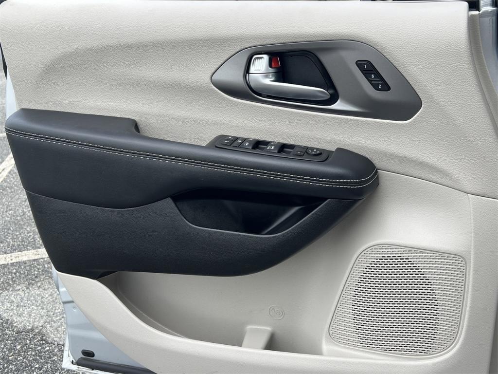 used 2023 Chrysler Pacifica car, priced at $25,000