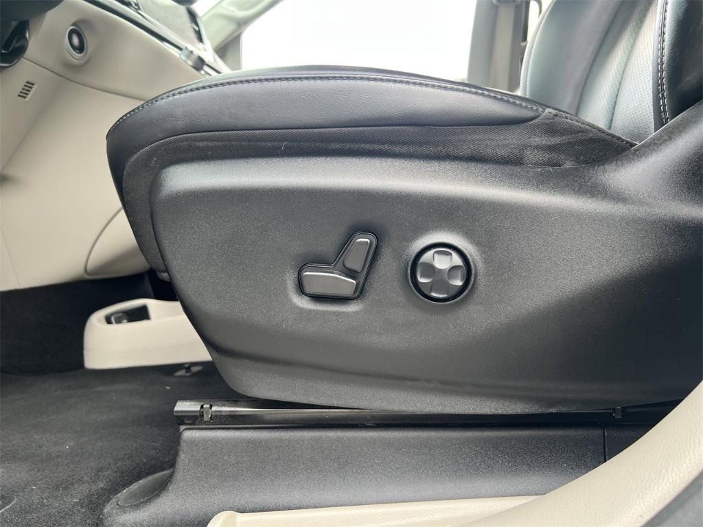 used 2023 Chrysler Pacifica car, priced at $25,000